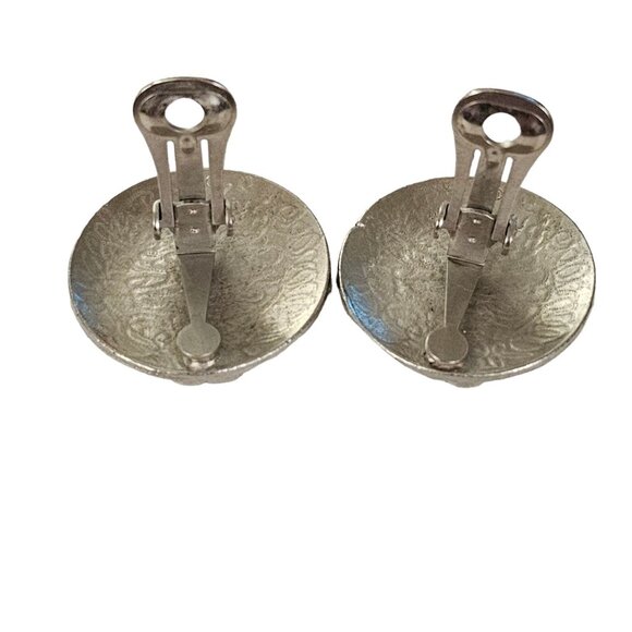 KK/ED Silver Tone Blue Enamel Hearts Modernist Round Clip Earrings, Signed L241 - Picture 8 of 11